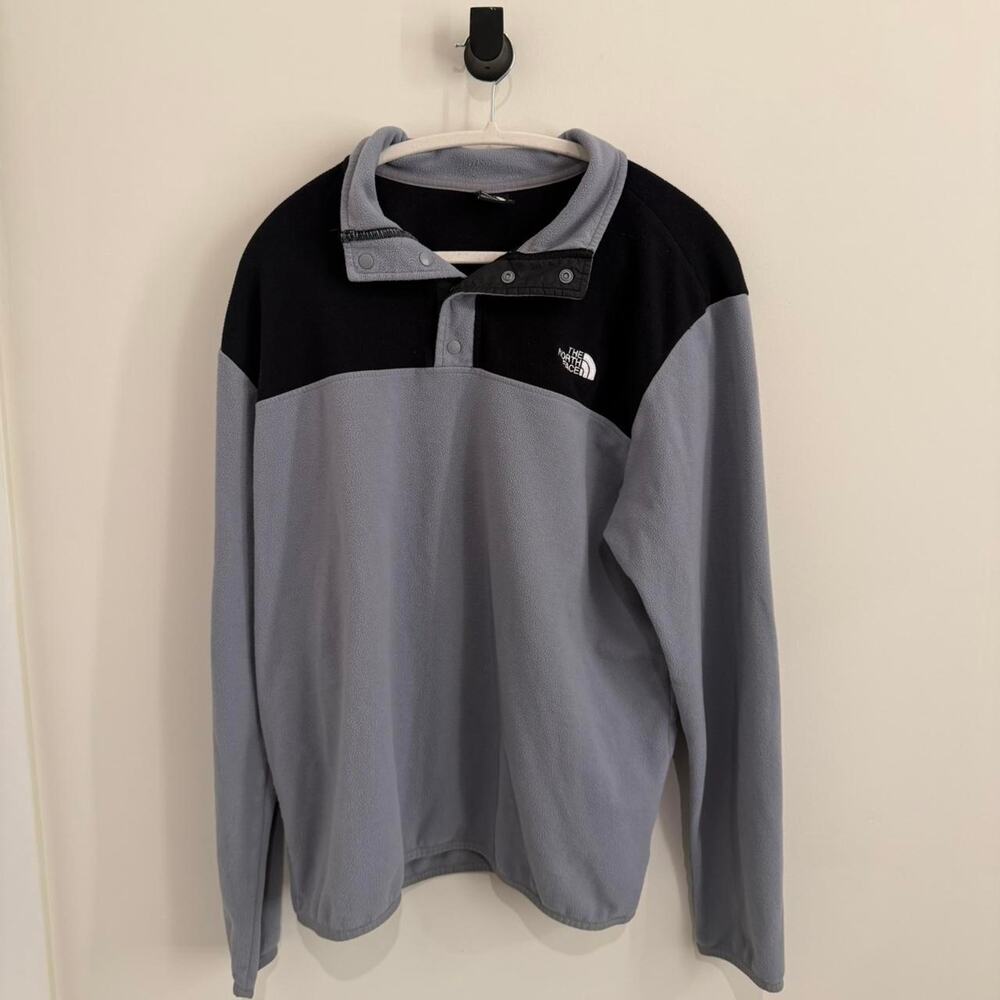 men’s grey and black THE NORTH FACE fleece quarter–button-up [XL]